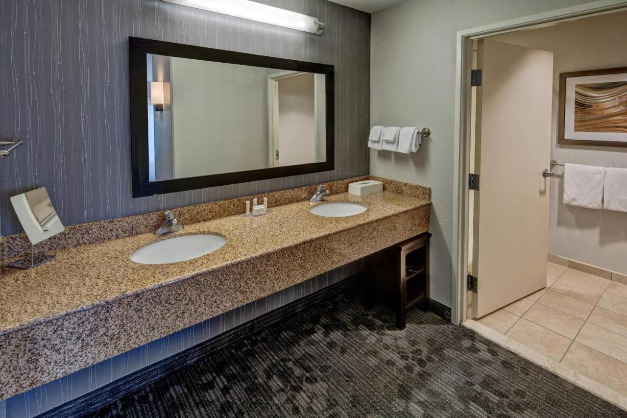 Готель Courtyard By Marriott Трой Екстер'єр фото