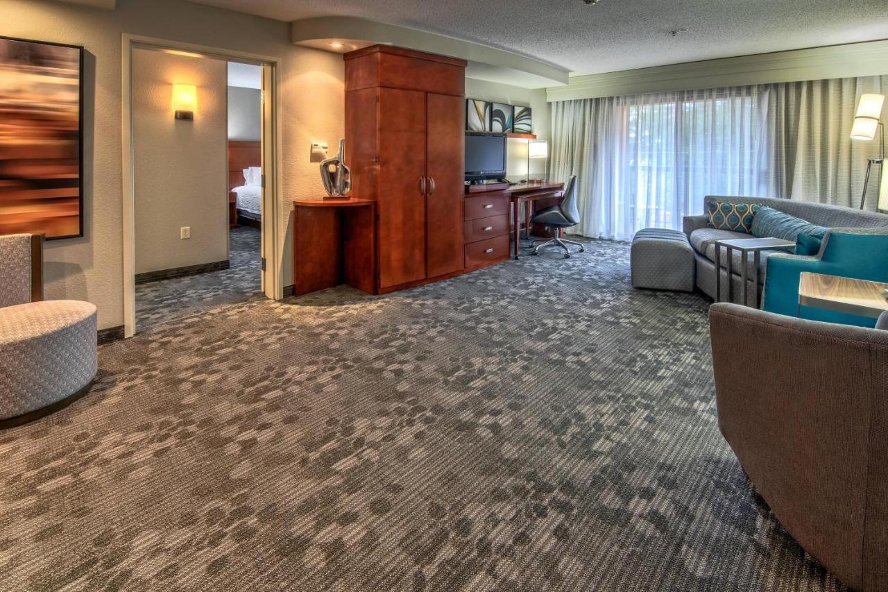 Готель Courtyard By Marriott Трой Екстер'єр фото
