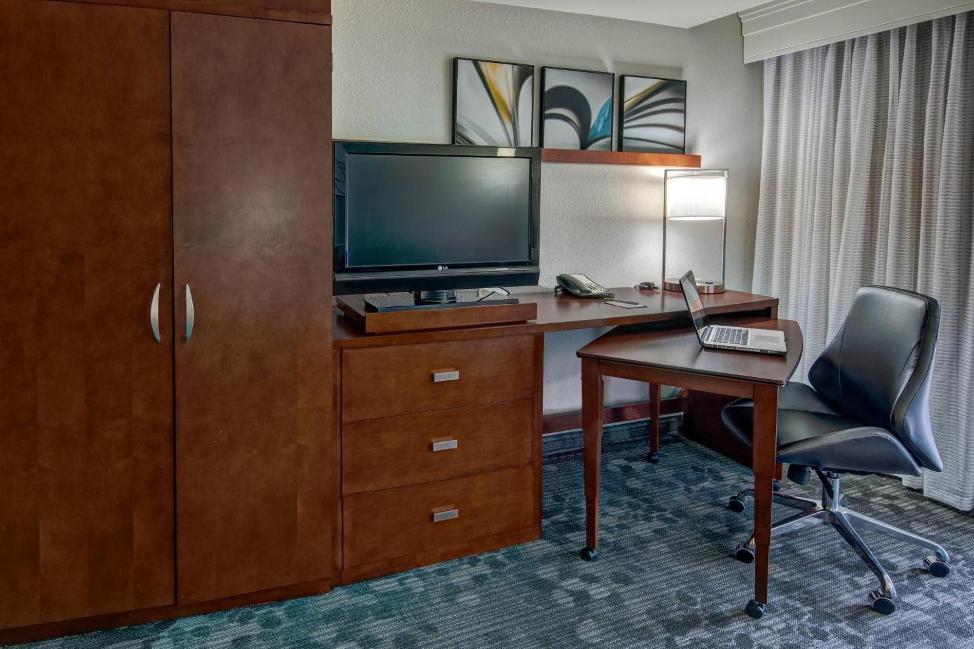 Готель Courtyard By Marriott Трой Екстер'єр фото